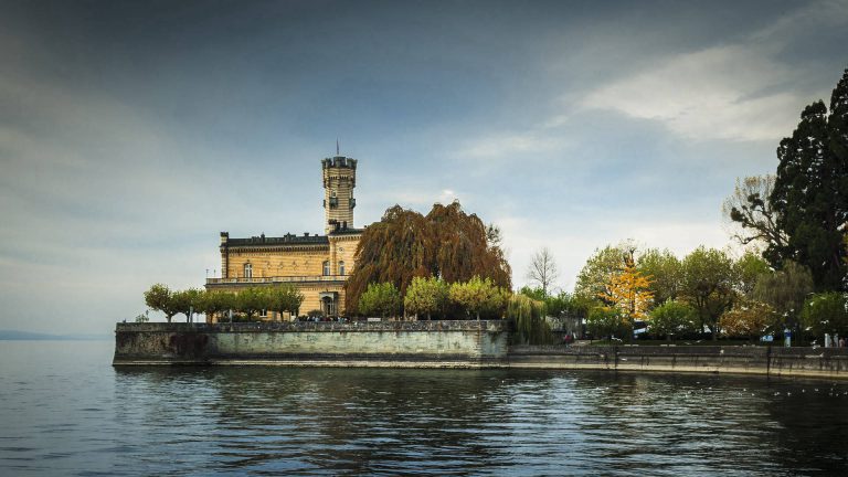 Schloss Montfort bei Sonnenuntergang